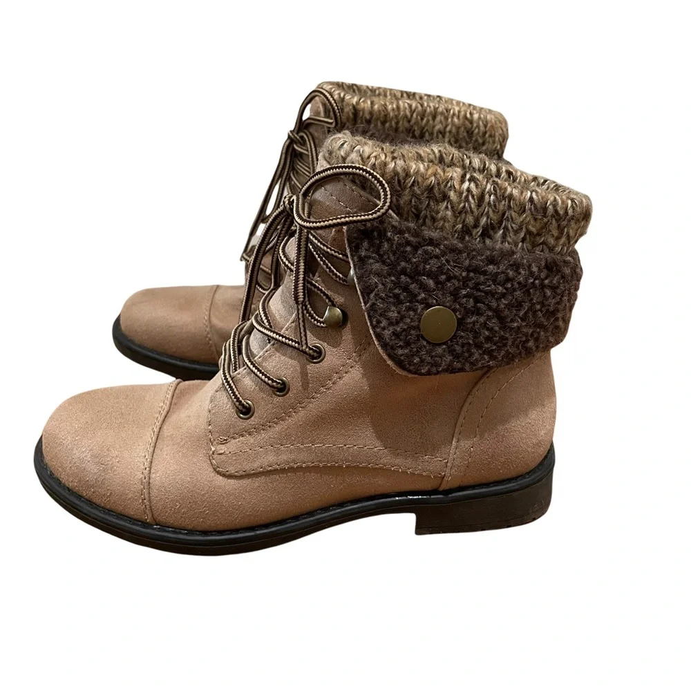 Cliffs by White Mountain Tan Ankle Boots Women’s 5.5 Lace Up Cozy Knit Cuff